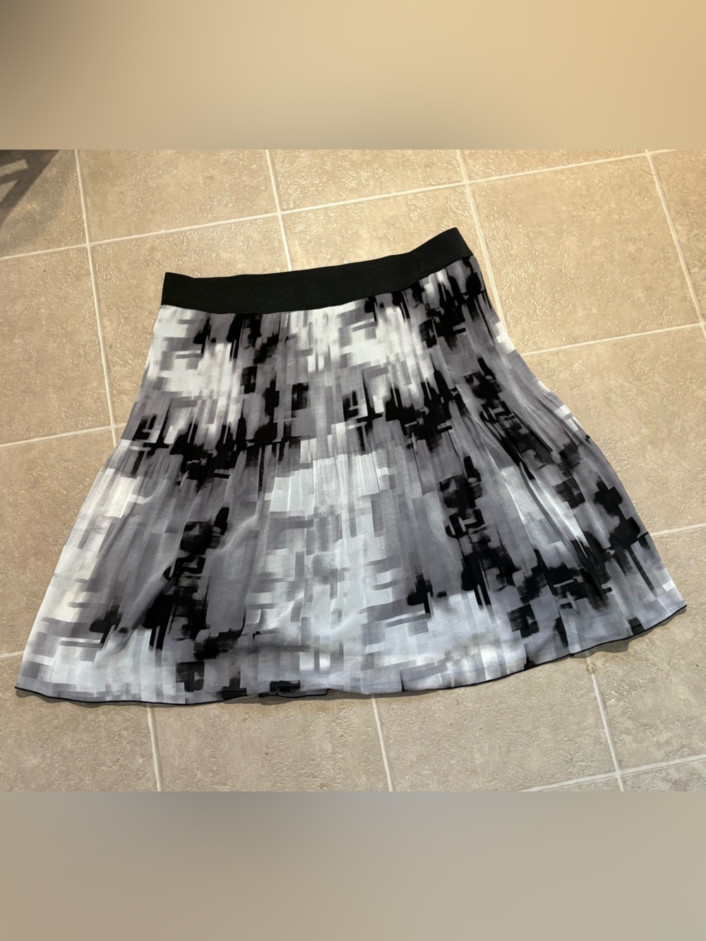 M.STUDIO Black and Gray Abstract Pleated Skirt